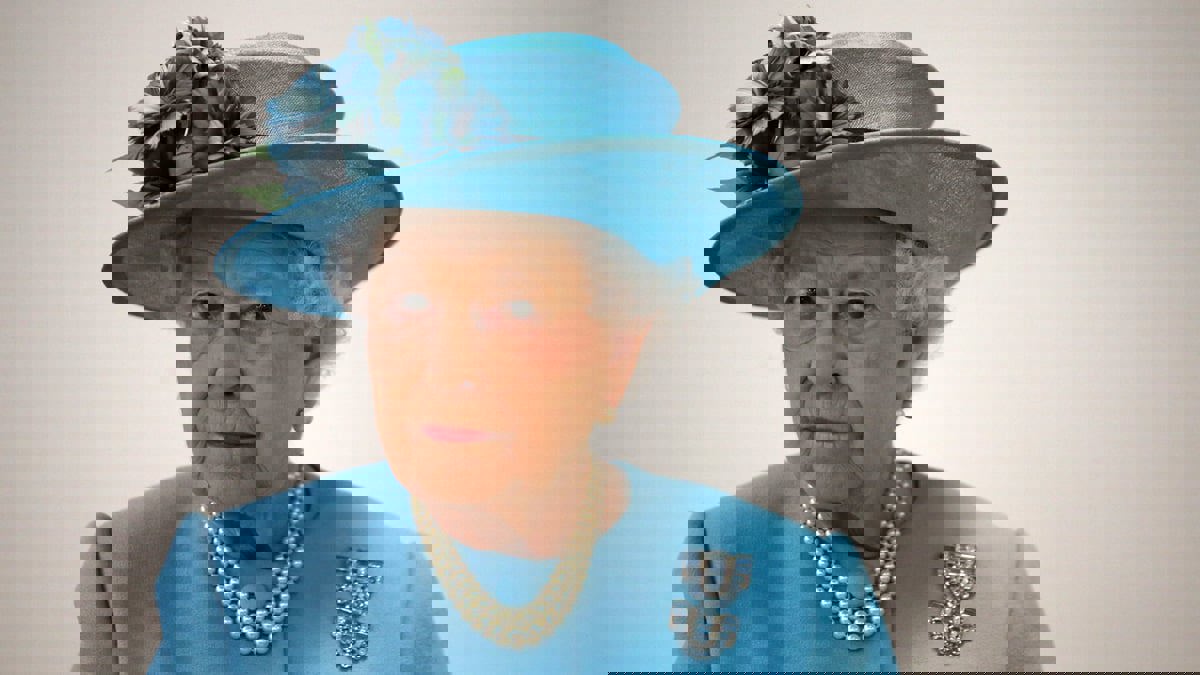 الألوان طبعت إطلالات الملكة إليزابيث الثانية على مر عقود