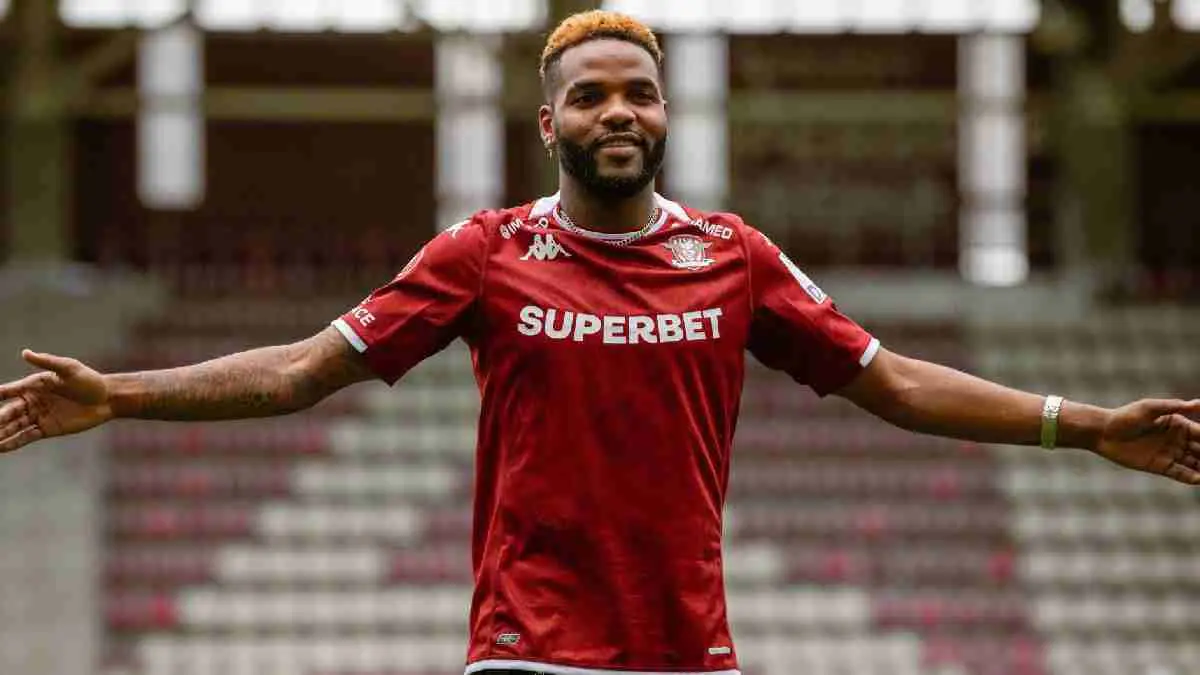 لعب للشباب السعودي وكان قريبا من الزمالك.. من هو الراحل آرون بوبيندزا؟