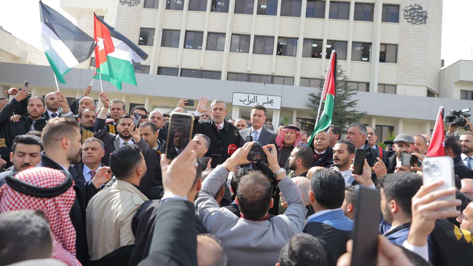 المحامون الأردنيون يتظاهرون رفضاً لطروحات ترامب‎ (صور)