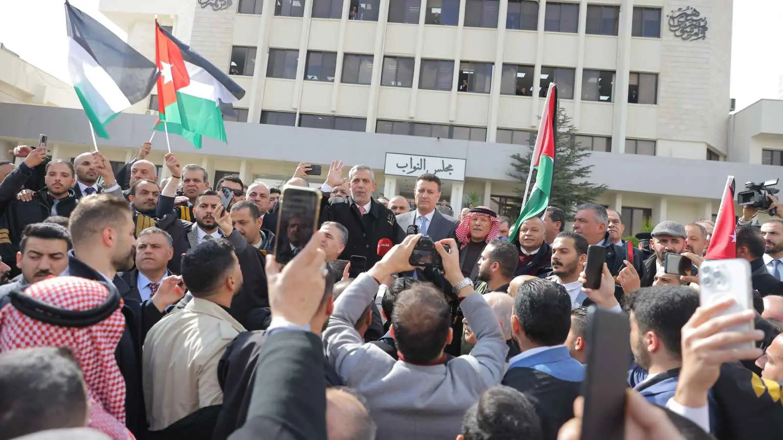 المحامون الأردنيون يتظاهرون رفضاً لطروحات ترامب‎ (صور)