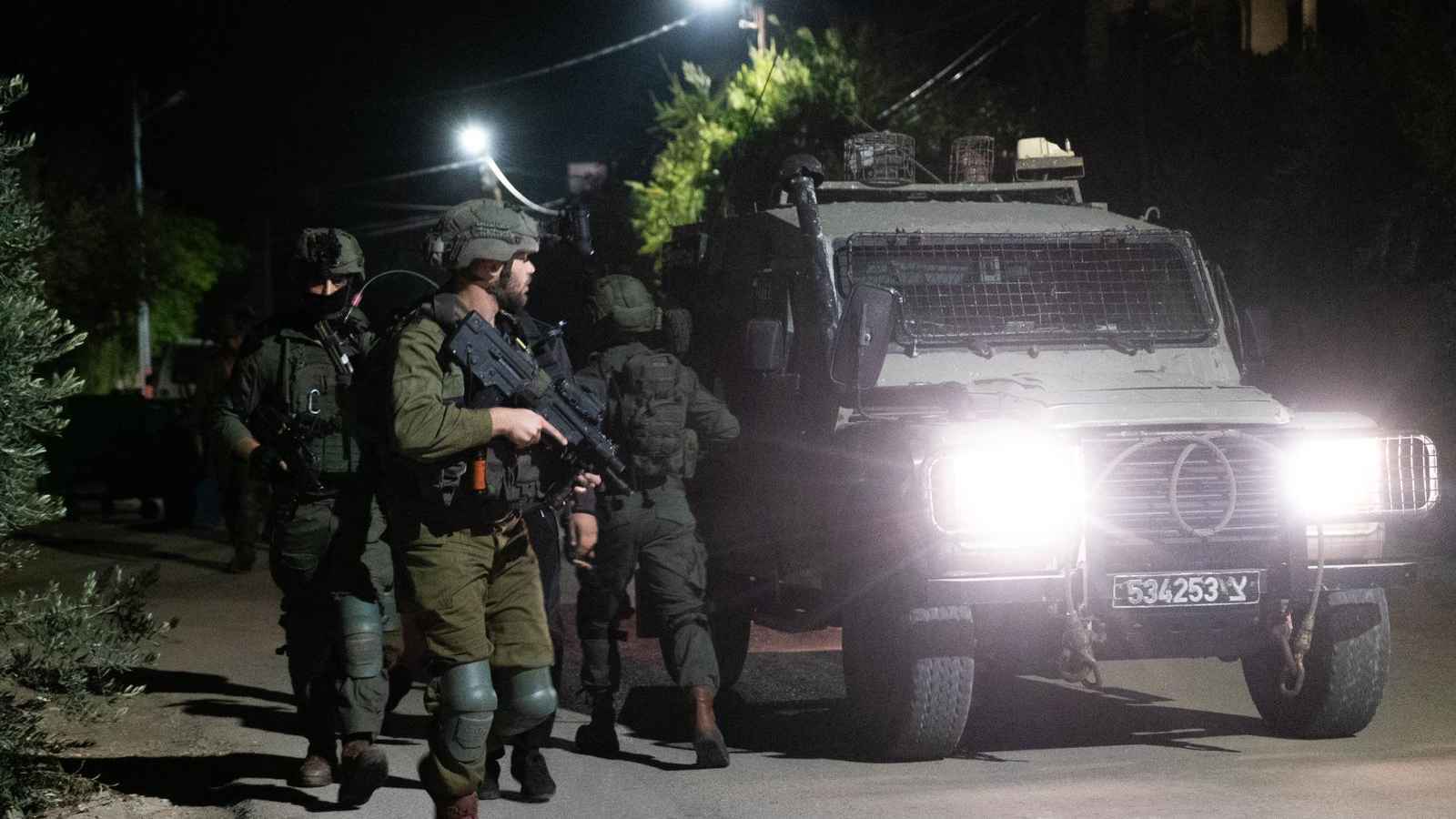 استنفار إسرائيلي.. اقتحامات واعتقالات واسعة في الضفة الغربية (فيديو)