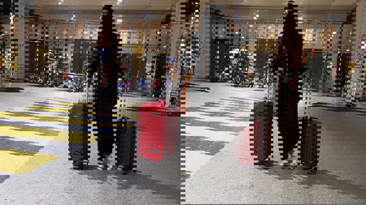 السعودية تعلن بدء تطبيق التعديلات التي تنهي القيود على سفر المرأة