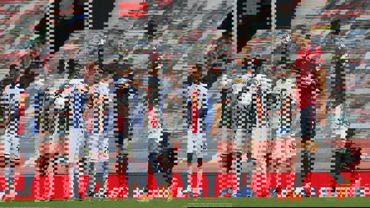 كريستال بالاس يسقط مانشستر يونايتد بثلاثية في الدوري الإنجليزي