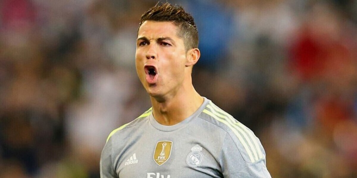 إنفوجرافيك.. رونالدو يقود فريق الأحلام في غياب ميسي