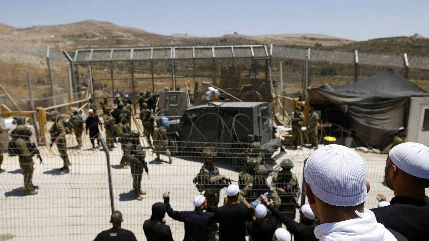 الجيش الإسرائيلي يحقق في اختراق جنود الحدود مع سوريا