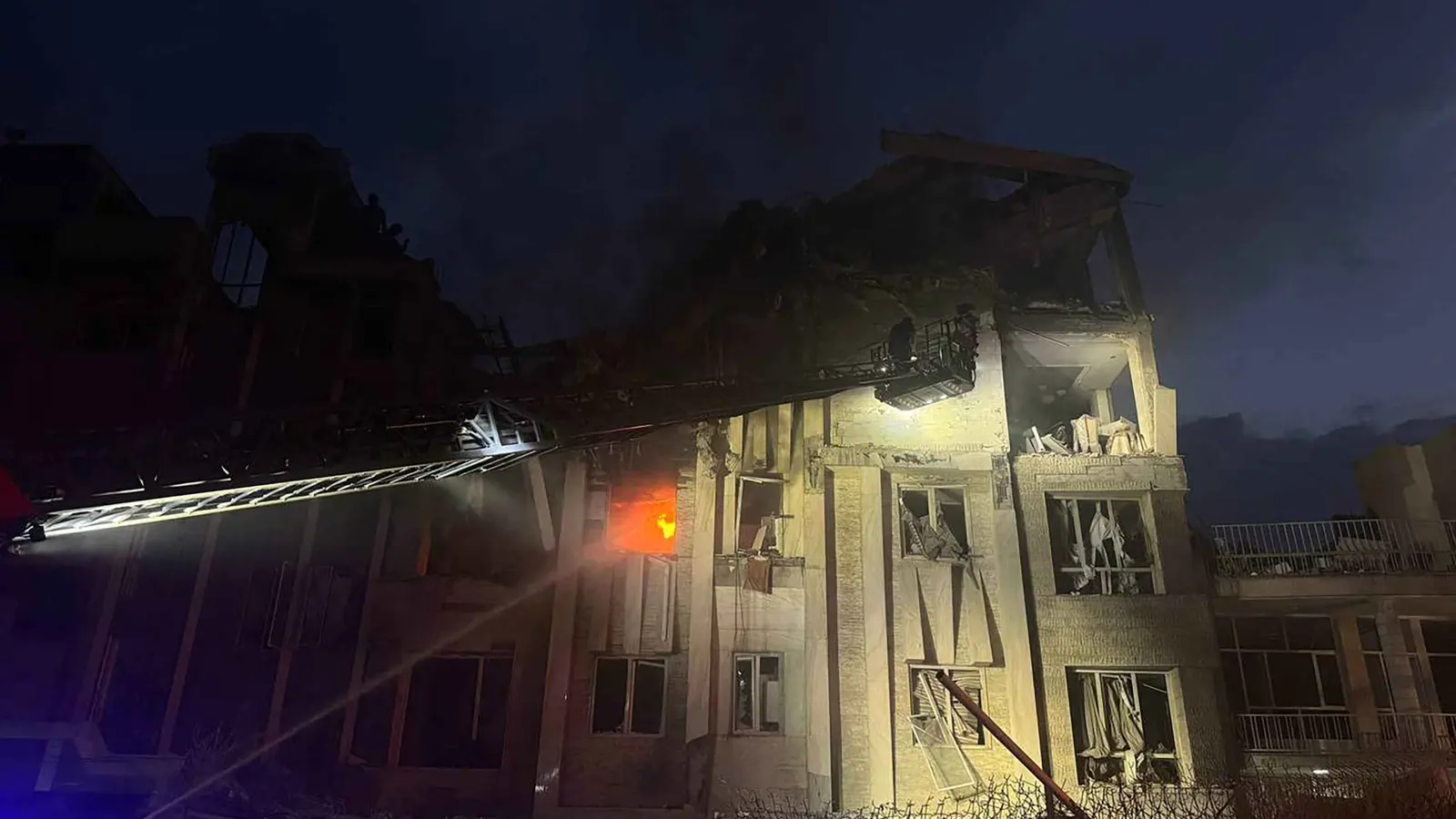 "الندم قادم".. 3 مسارات ترسم مآلات المواجهة بين إسرائيل وإيران