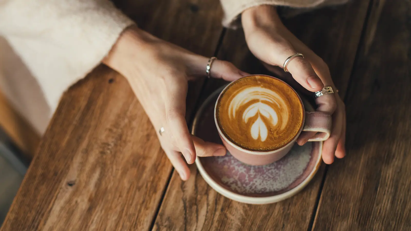 القهوة في رمضان.. هل الإفطار بها صحي أم خطر على القلب؟