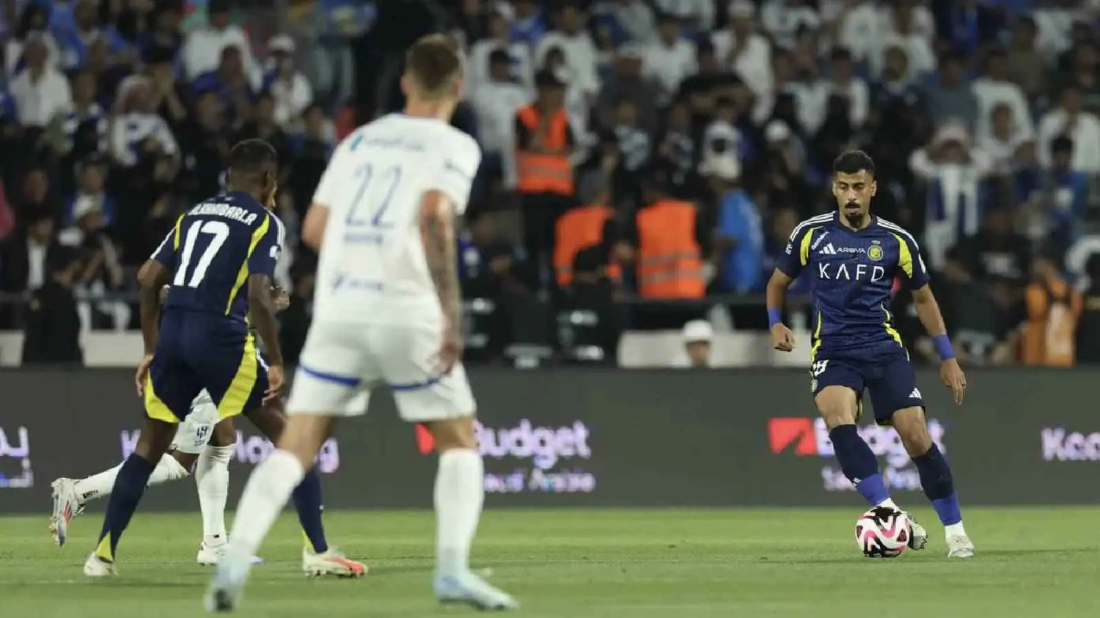3 مزايا هائلة تفجر أكبر منافسة بين الأهلي والهلال والنصر