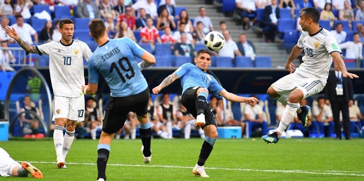 منتخب أوروغواي يهزم روسيا ويتصدر المجموعة الأولى في كأس العالم (فيديو)