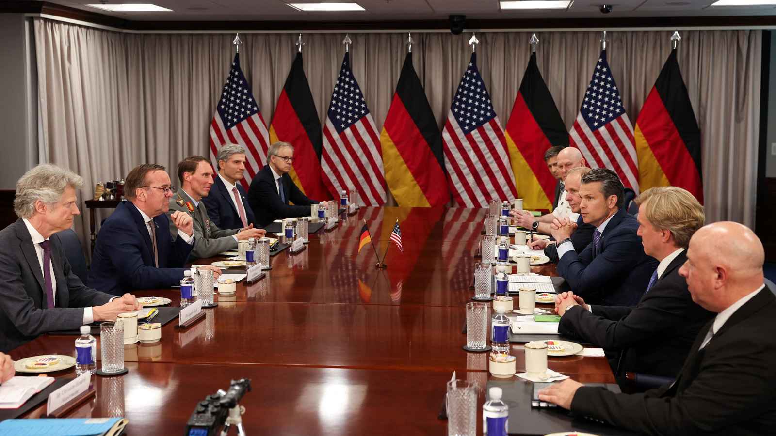 تسليح أوكرانيا وتعزيز الناتو.. ألمانيا تحشد الدعم الأمريكي لمواجهة روسيا