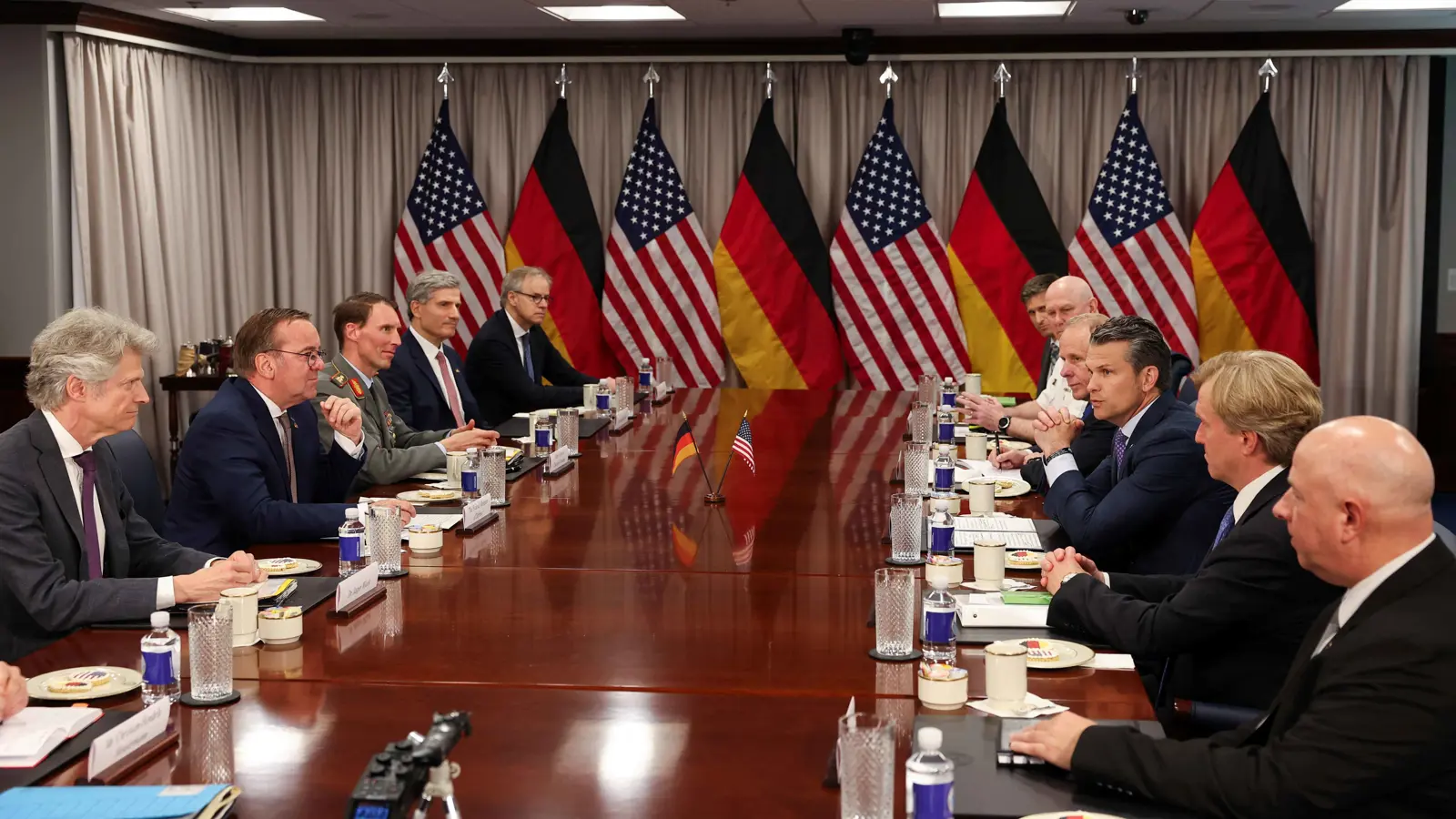 تسليح أوكرانيا وتعزيز الناتو.. ألمانيا تحشد الدعم الأمريكي لمواجهة روسيا