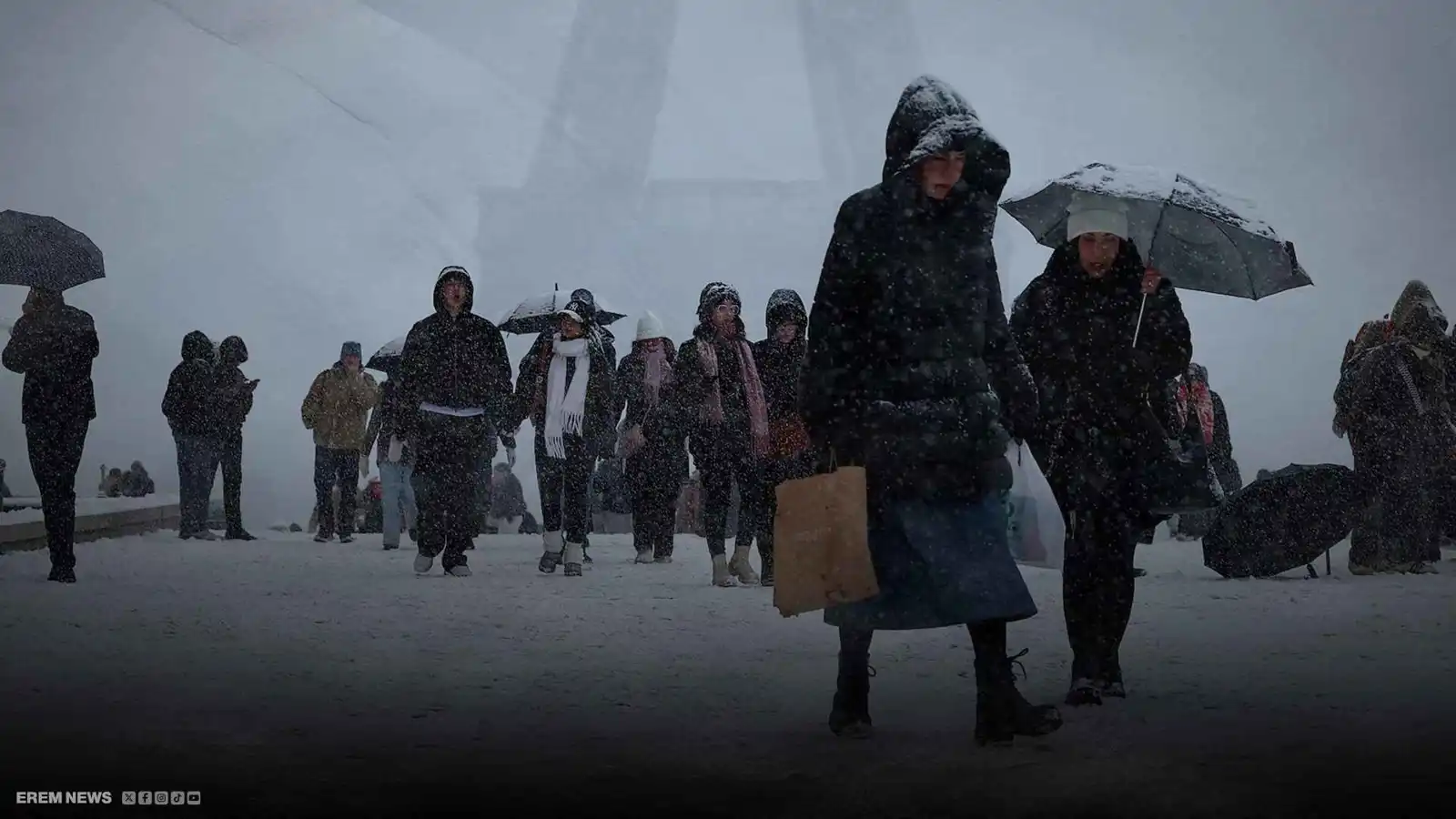 "أوروبا مشلولة".. ثلوج وعاصفة تجمد القارة (فيديو إرم)