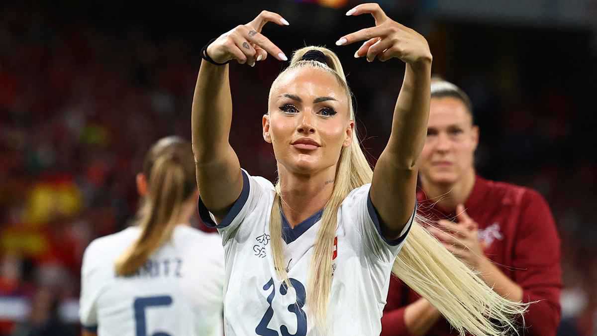 أول تعليق من أجمل لاعبة في العالم بعد الخروج من كأس الأمم الأوروبية