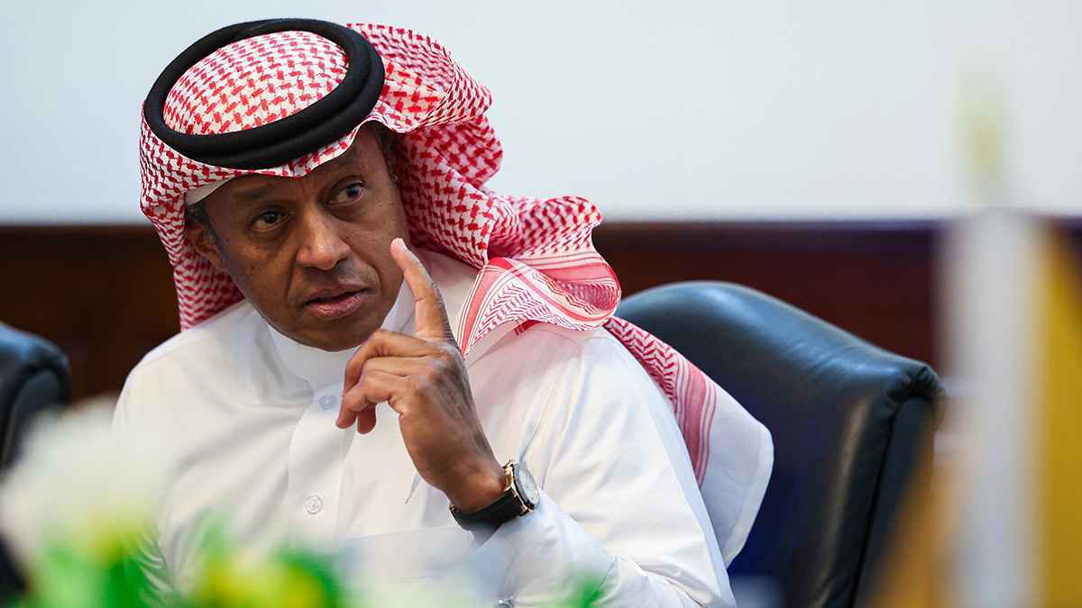 ظهور مفاجئ لسعد الشهري مع ماجد الجمعان في مباراة النصر والخليج (فيديو)