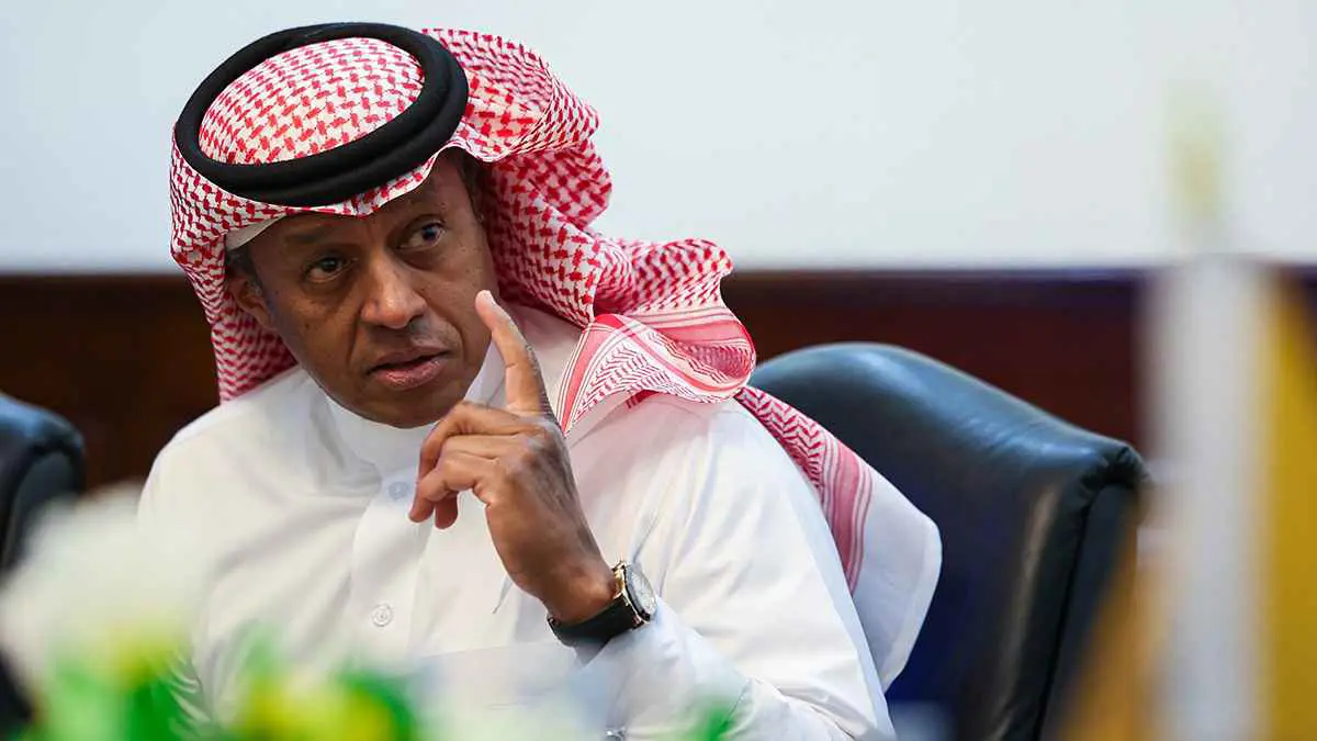 ظهور مفاجئ لسعد الشهري مع ماجد الجمعان في مباراة النصر والخليج (فيديو)