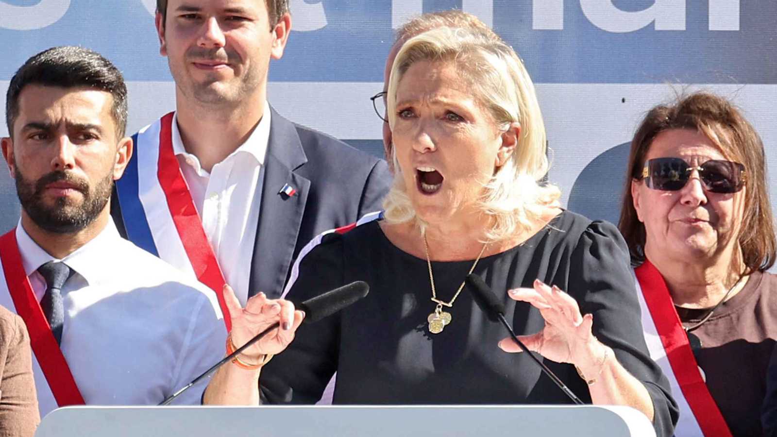 وسط أزمة عميقة.. لوبان تجهز خطتها لخوض الانتخابات المبكرة في فرنسا