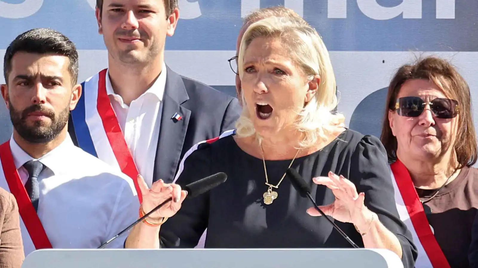 وسط أزمة عميقة.. لوبان تجهز خطتها لخوض الانتخابات المبكرة في فرنسا