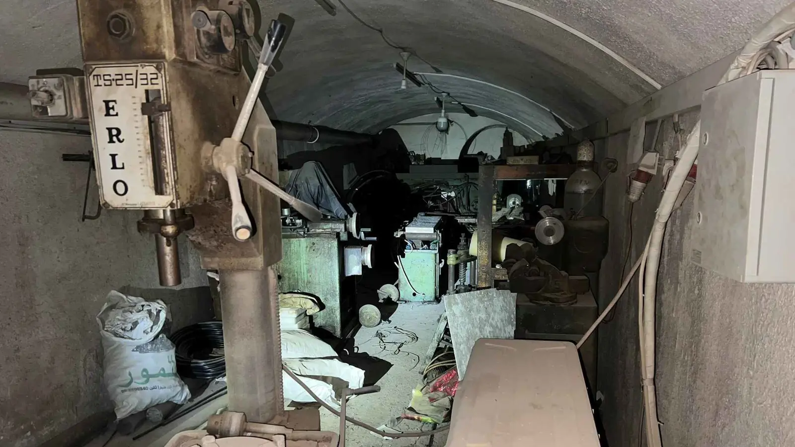 قرب "حي الزيتون".. إسرائيل تعلن تدمير مصنع أسلحة لحماس (فيديو)