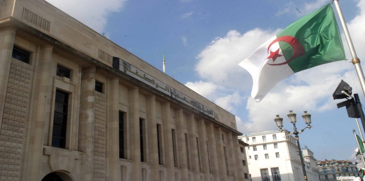 وزير في الحكومة الجزائرية يتبرأ من أزمة البرلمان