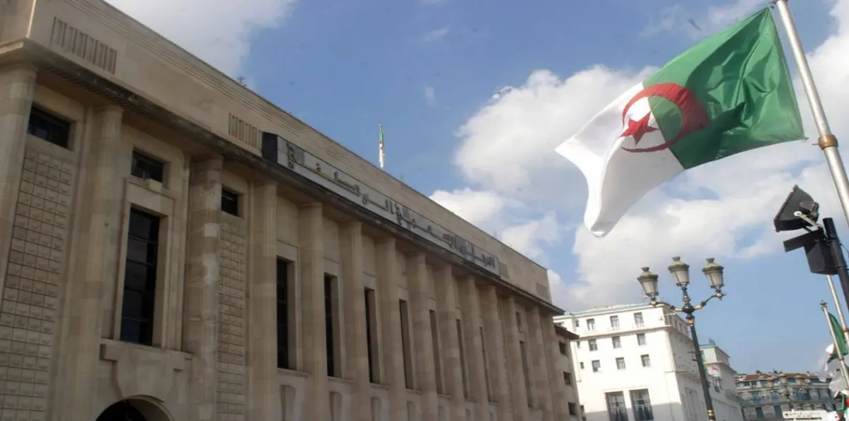 وزير في الحكومة الجزائرية يتبرأ من أزمة البرلمان