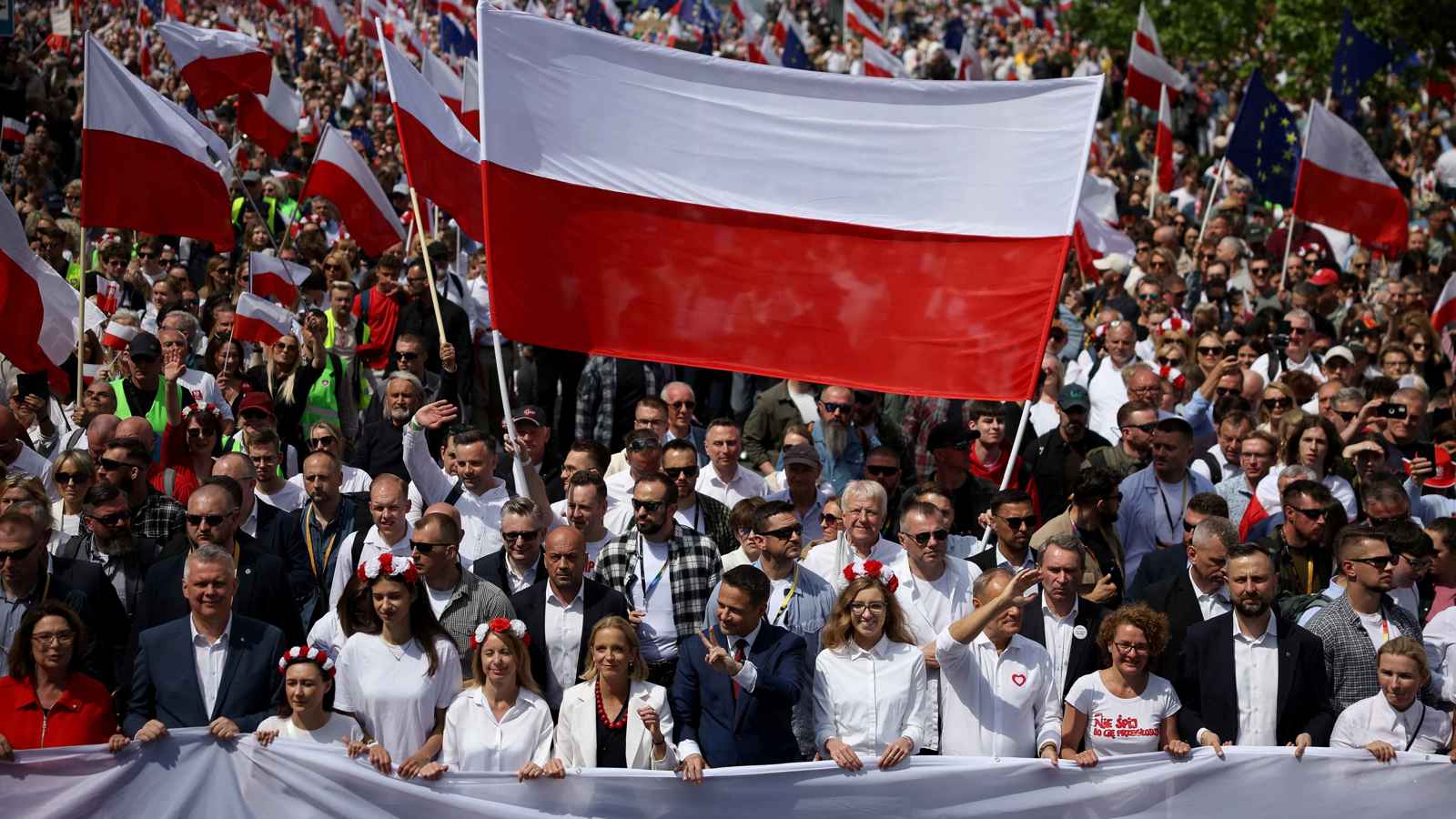 بين أوروبا والقومية.. السباق الانتخابي يعمّق الانقسام في بولندا