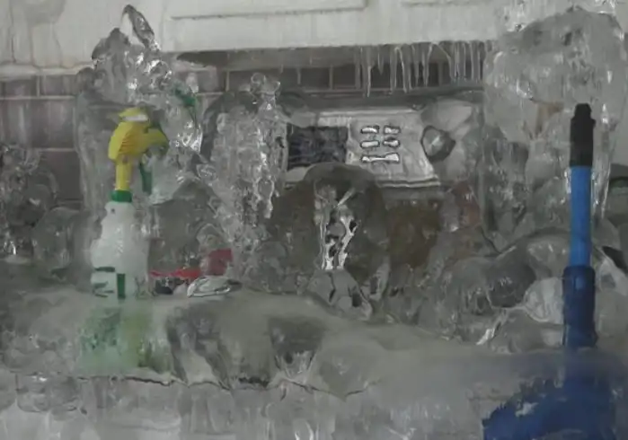 الجليد في الشقة