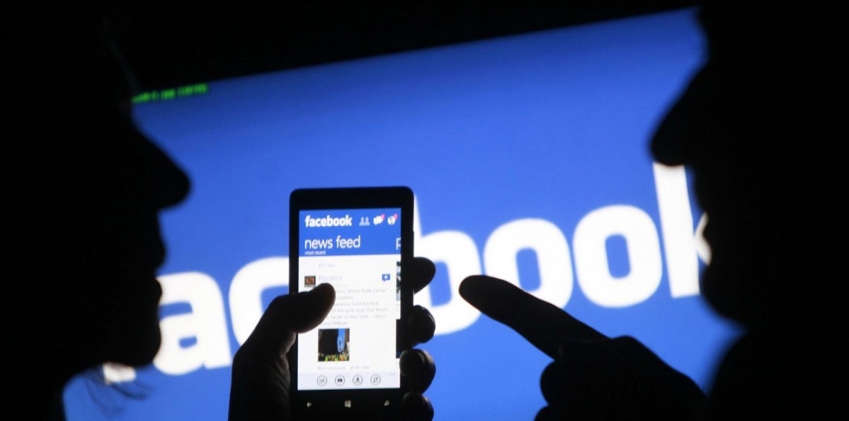 "فيسبوك" تحذف مئات الصفحات من إيران وروسيا
