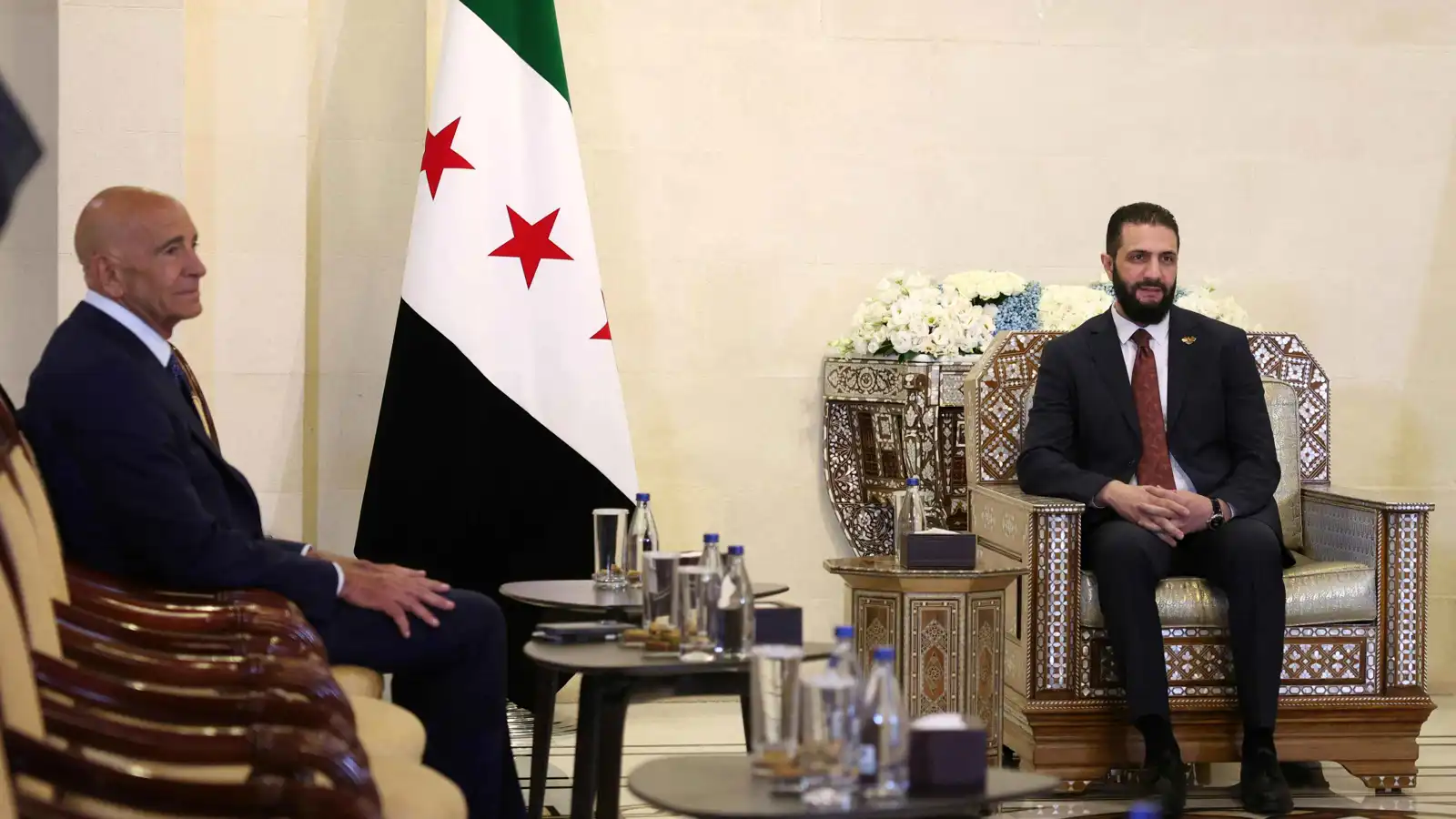 المبعوث الأمريكي يلتقي الشرع ويدعو دمشق إلى التحاور مع الأكراد