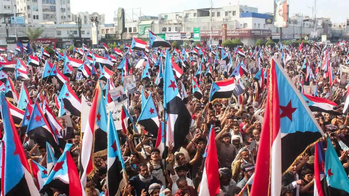 اليمن.. قبائل شبوة تحذر من المساس بممثل الانتقالي الجنوبي