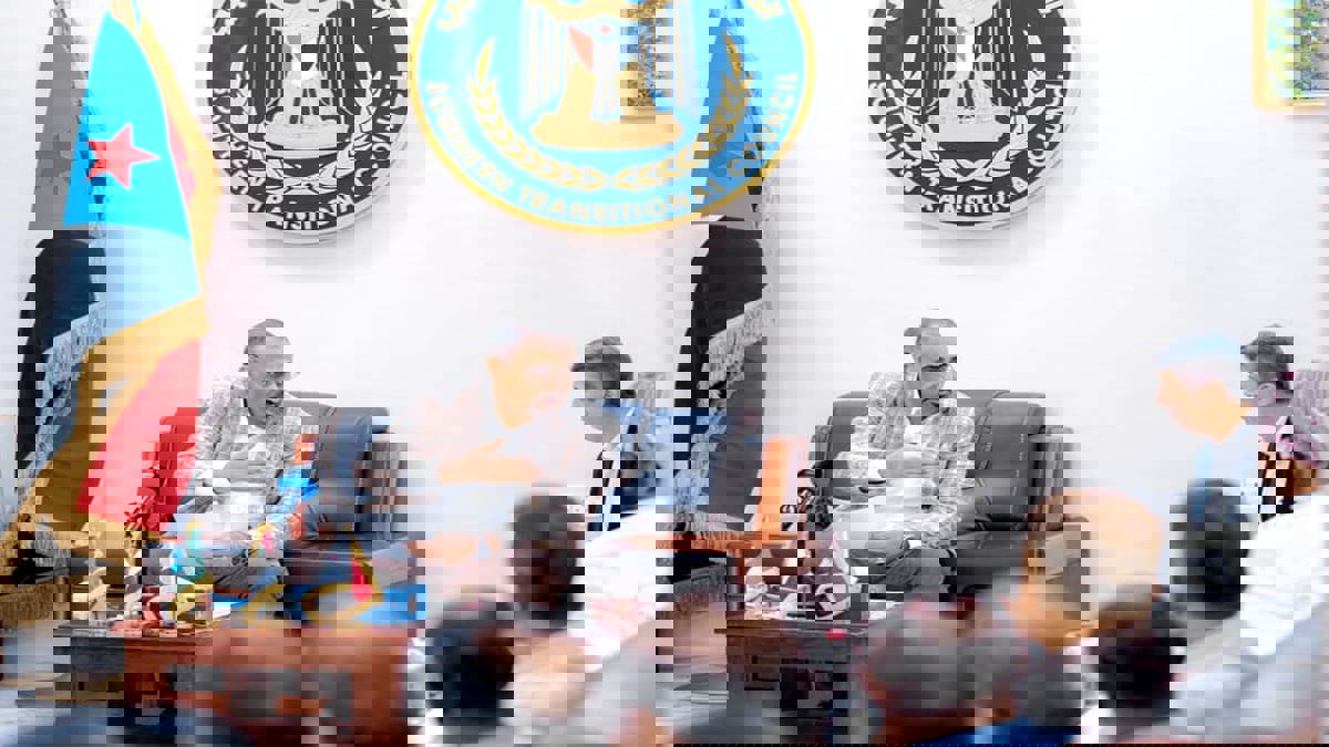 برئاسة الزبيدي.. اجتماع في عدن لوقف انهيار الريال اليمني