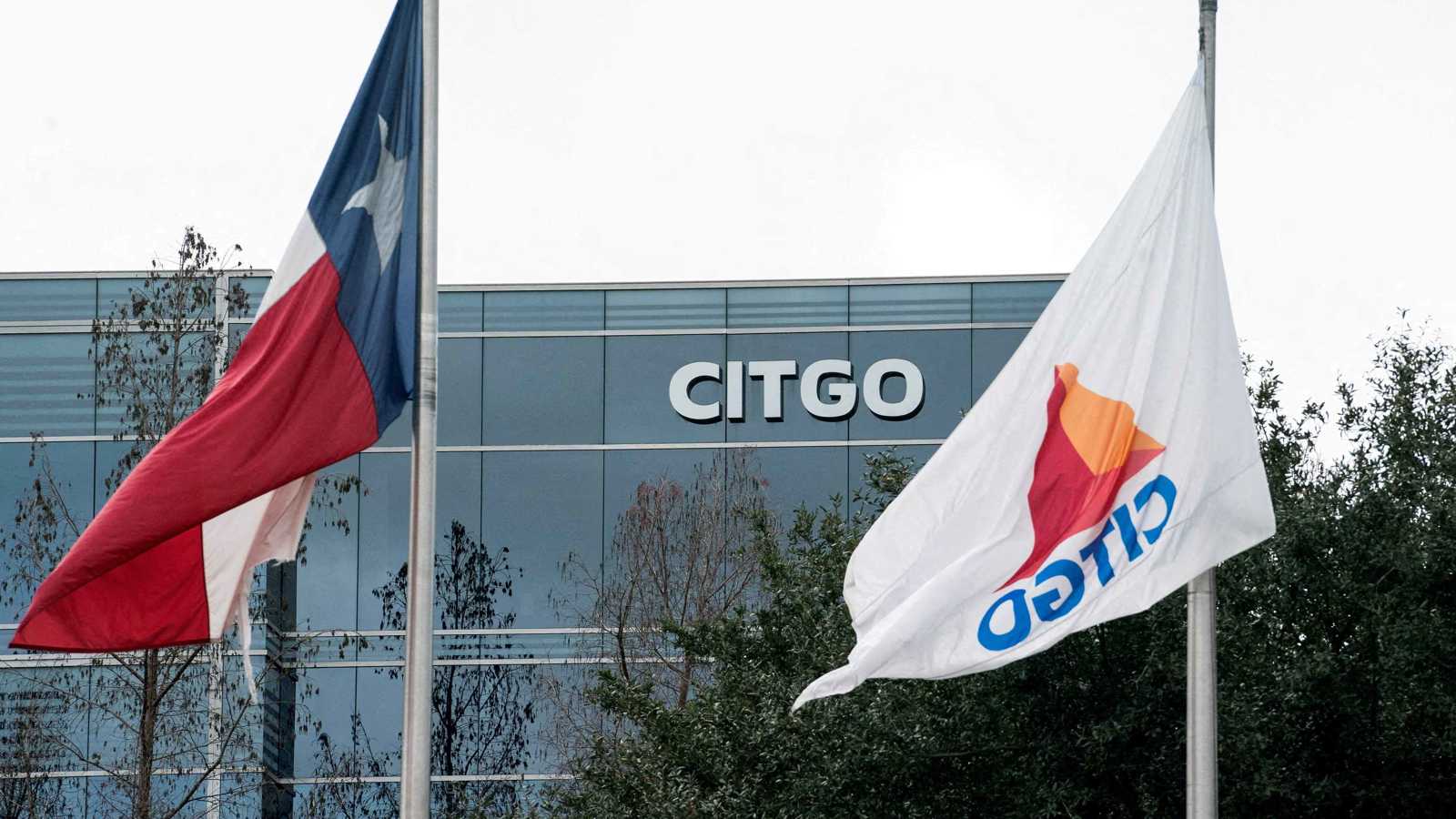 فنزويلا تندد بـ"بيع قسري" لشركة نفطية بقرار أمريكي