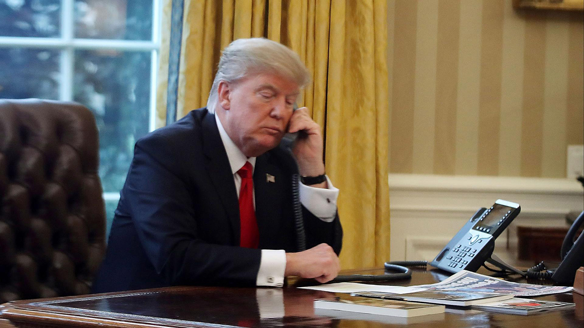 تقرير إسرائيلي: دعم ترامب لخليفة حفتر مرتبط بتهديد إيران بإغلاق مضيق هرمز