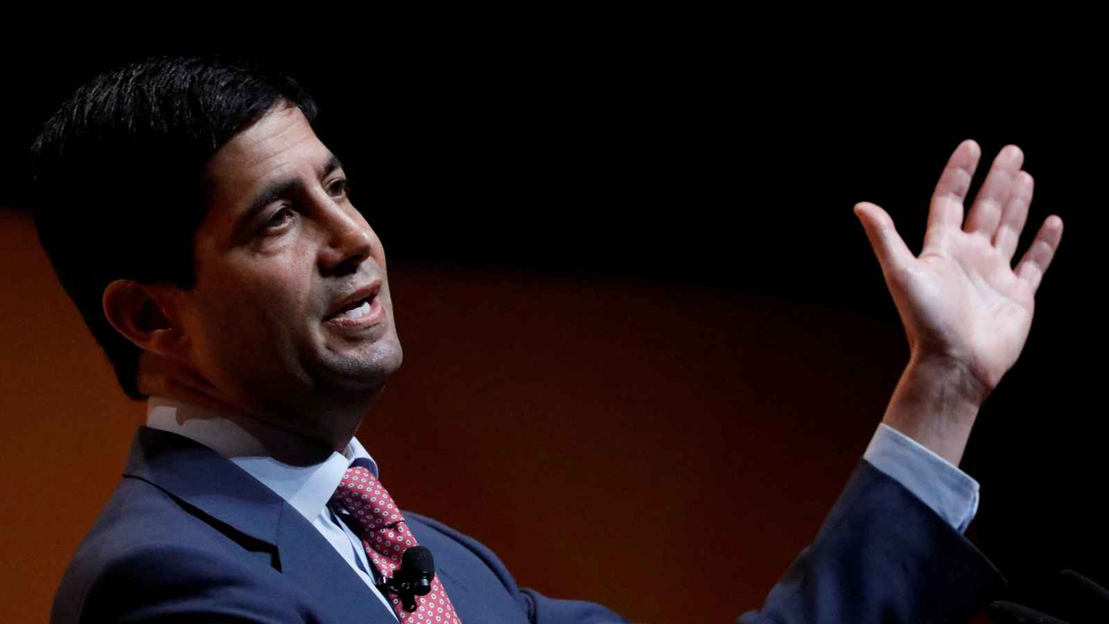 ترامب يدرس تكليف كيفن وارش بوزارة الخزانة