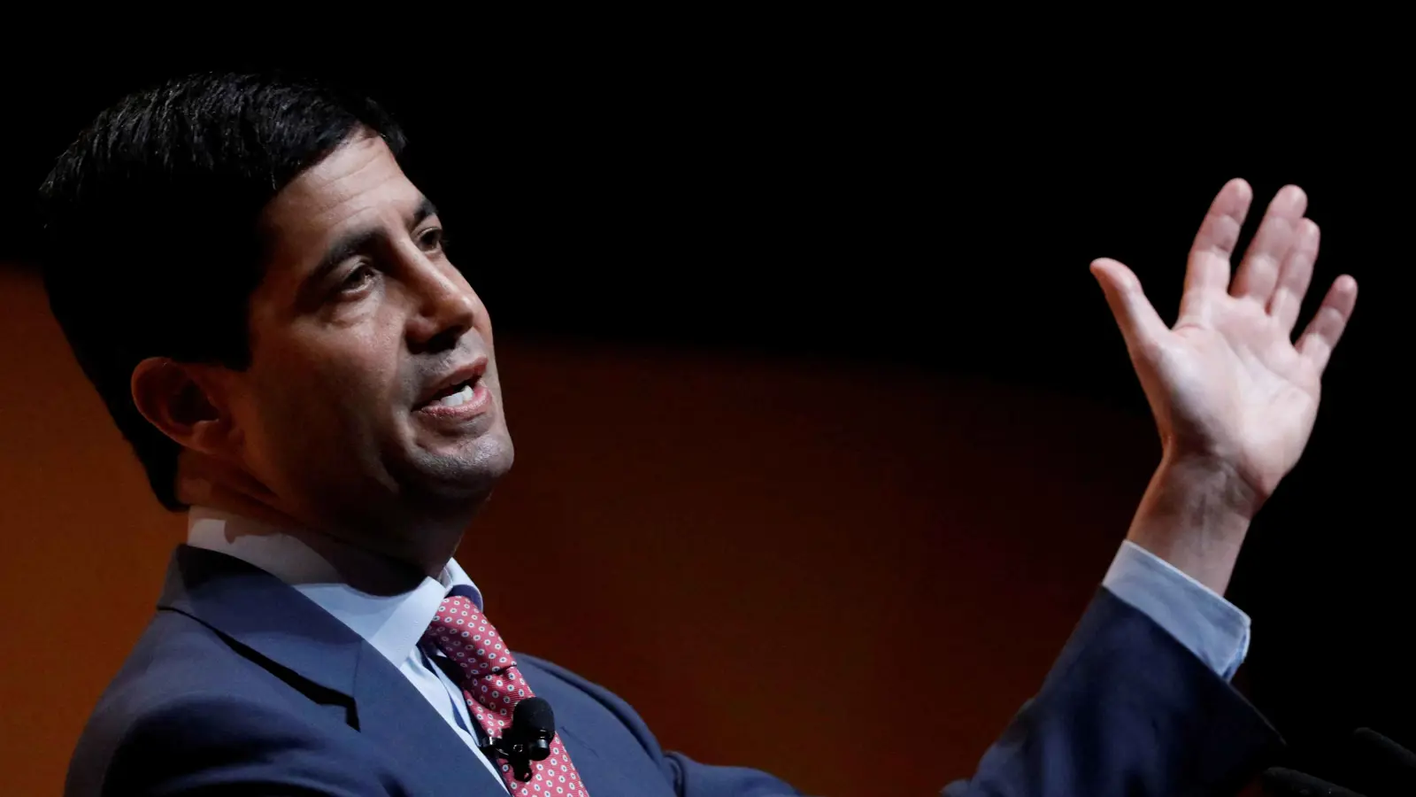 ترامب يدرس تكليف كيفن وارش بوزارة الخزانة