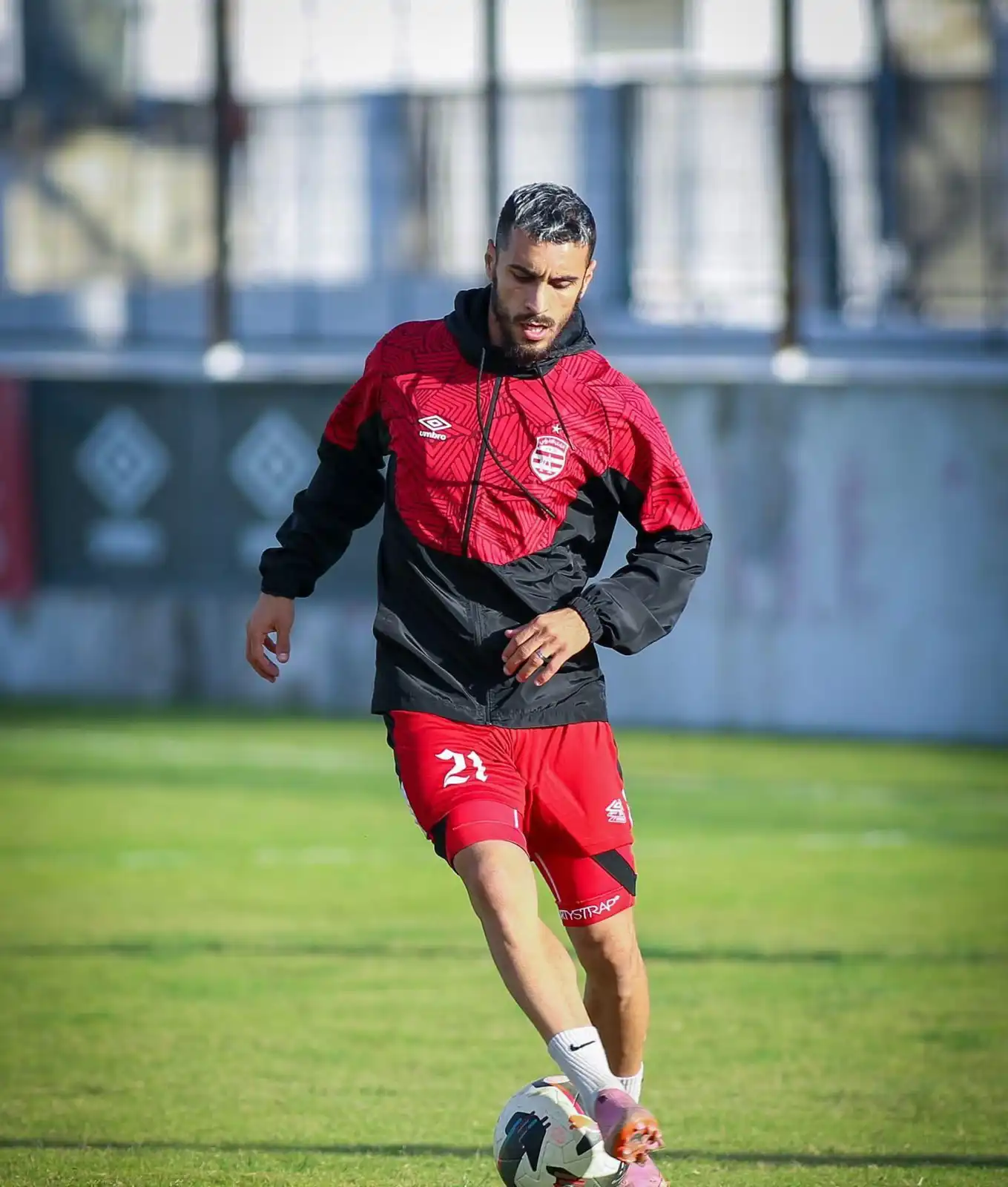 بلال آيت مالك لاعب الإفريقي التونسي