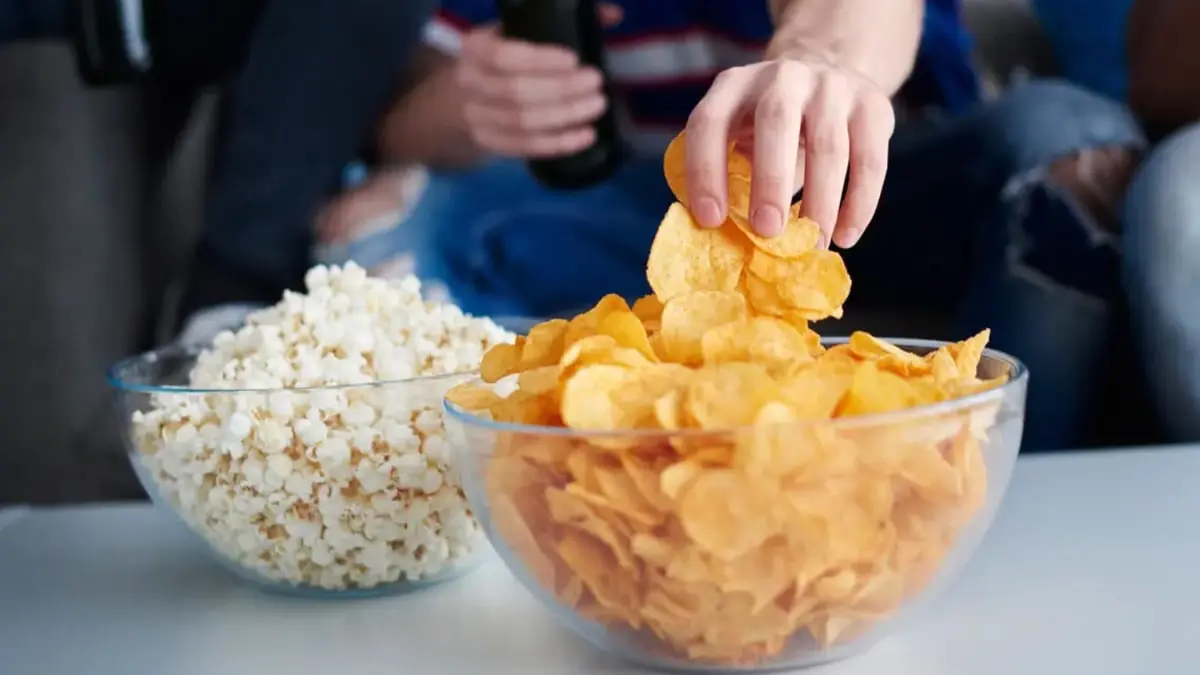 "خلايا عصبية" تلعب دورًا في تناول الوجبات الخفيفة بعد الشبع