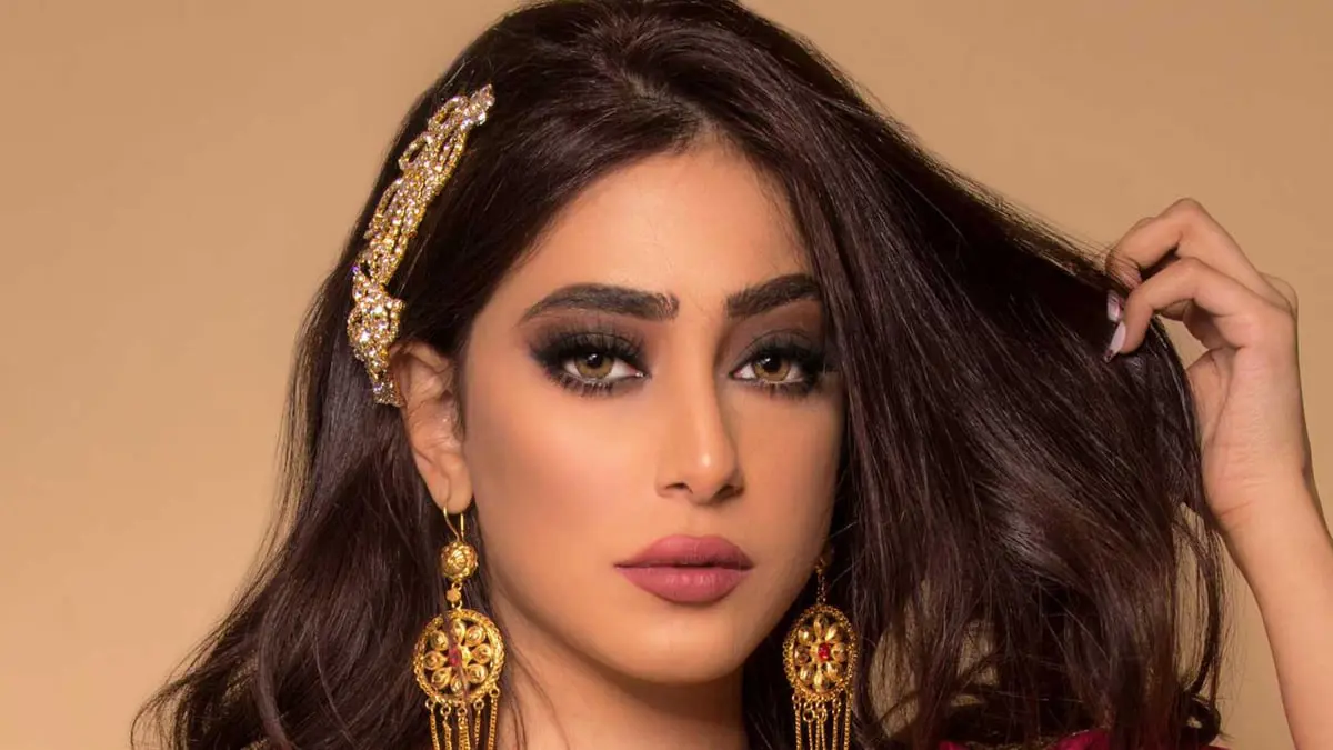 الفنانة البحرينية أبرار سبت تستعد لدخول القفص الذهبي