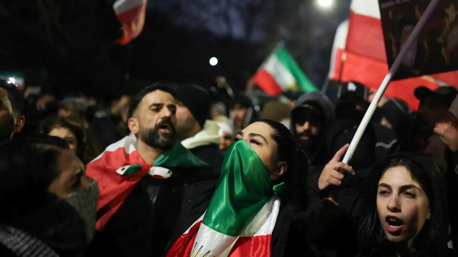 نشطاء: ستارلينك يقدم خدمة الإنترنت مجانا في إيران