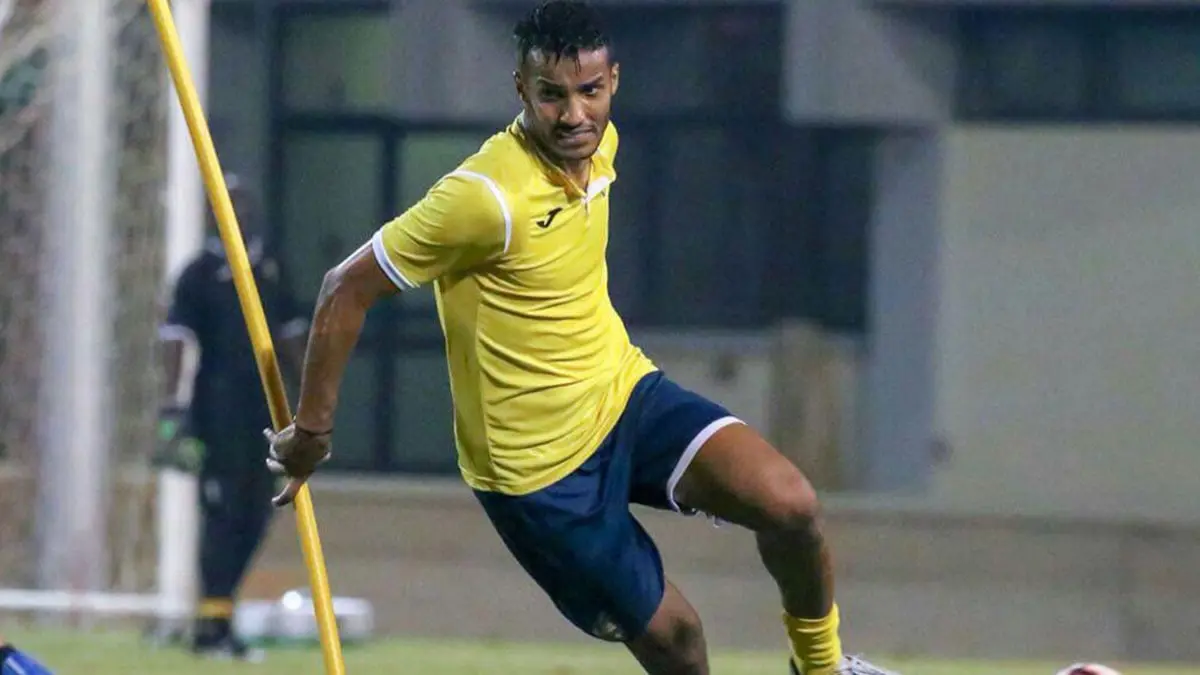 نايف هزازي يتغنى بإدارة الهلال بسبب طريقة رحيل كارلوس إدواردو.. ويرد على منتقديه (فيديو)