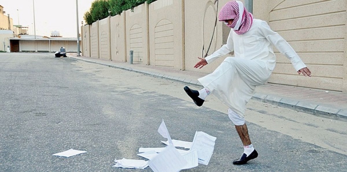 السعودية.. "مجزرة" الكتب تكشف عن علاقة رديئة بين الطلاب ومدارسهم