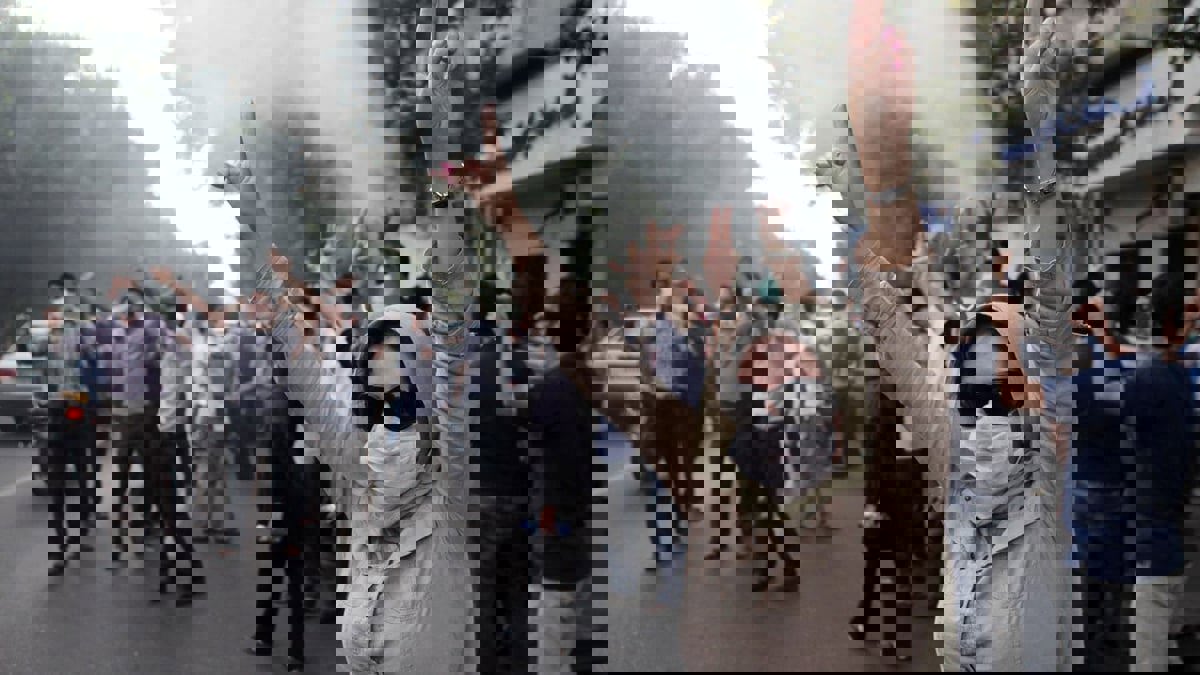 أكاديميو إيران يتضامنون مع محتجي خوزستان ويطالبون بمعالجة "شح المياه"