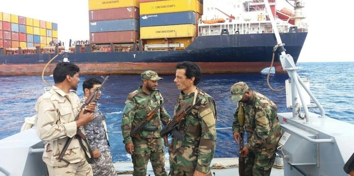 الجيش الليبي يسمح بعبور سفينة وقود إلى درنة