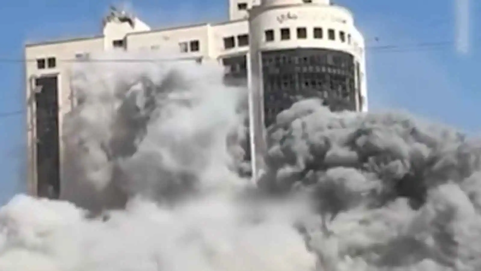 "تستخدمه حماس".. الجيش الإسرائيلي يبرر تدمير برج الرؤيا في غزة