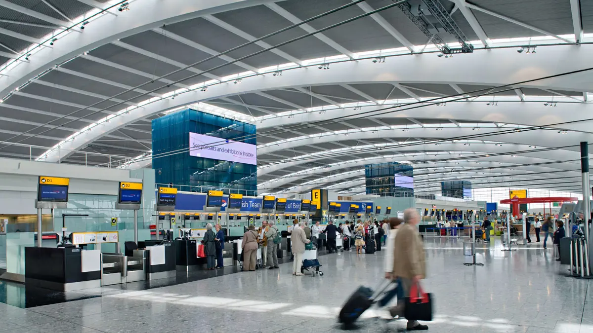 هروب فتاة من الكويت إلى بريطانيا لطلب "لجوء سياسي"