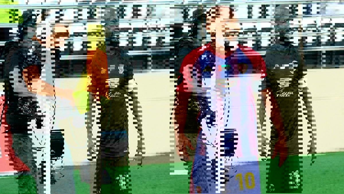 رسميًا.. الوحدة الإماراتي يجدد عقد قائده إسماعيل مطر (صورة)