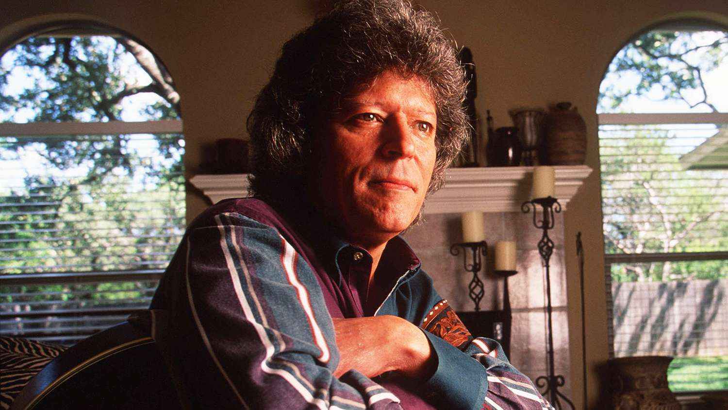 وفاة نجم موسيقى الريف جوني رودريغيز