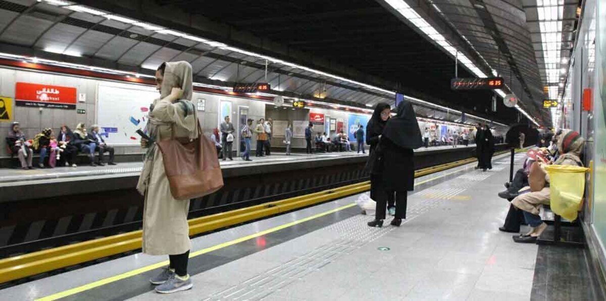 بالصور.. 48 جريحًا في اصطدام قطارين في طهران