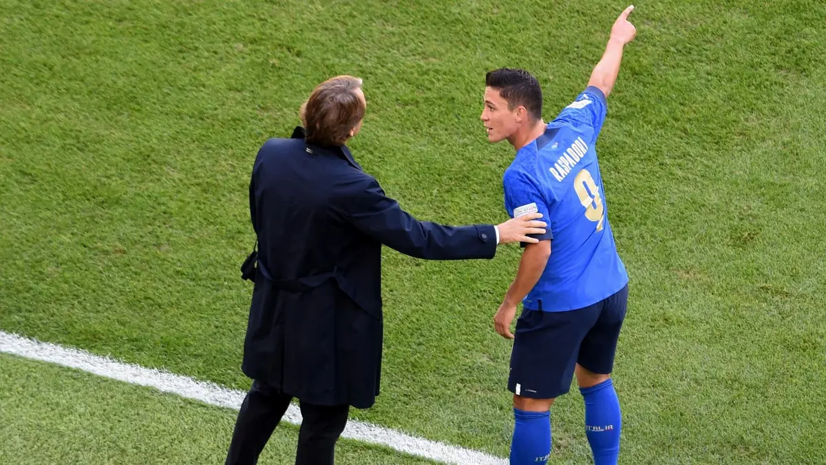 مانشيني يطالب لاعبي إيطاليا بالثبات في المباراة المصيرية أمام سويسرا بتصفيات كأس العالم 2022