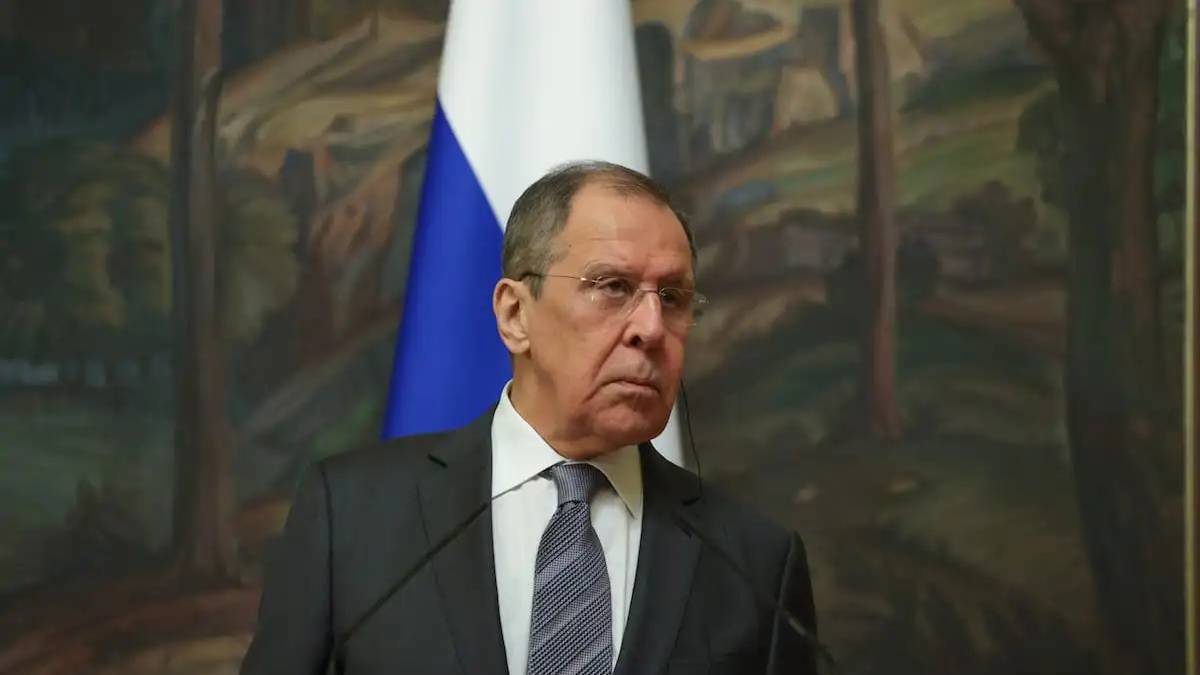 تمهيداً لزيارة بوتين.. لافروف يصل إلى الصين