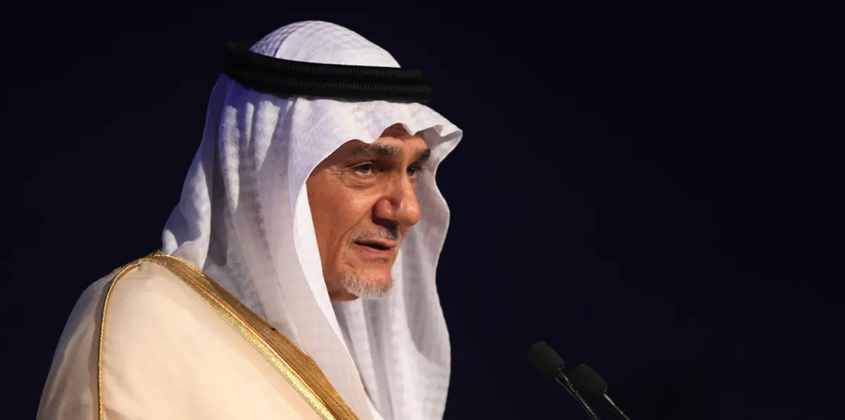 الأمير السعودي تركي الفيصل يصدم مراسل قناة إسرائيلية (فيديو)